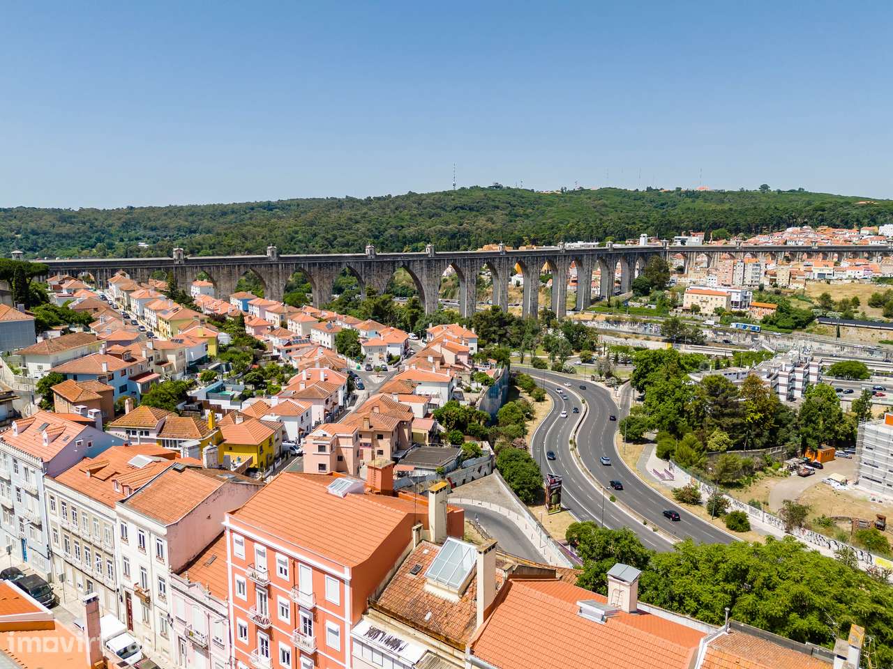 T1 com varanda/ terraço e ar condicionado em Campolide - Grande imagem: 4/38