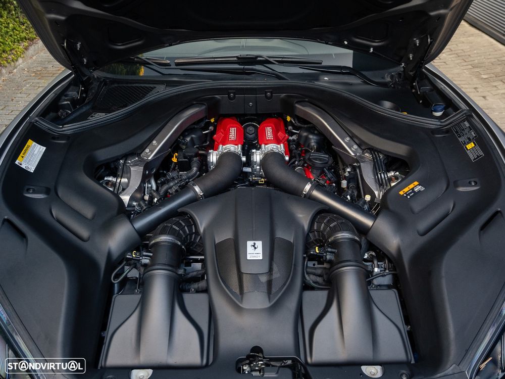 Ferrari Portofino 3.9 Twin-Turbo V8 - 12