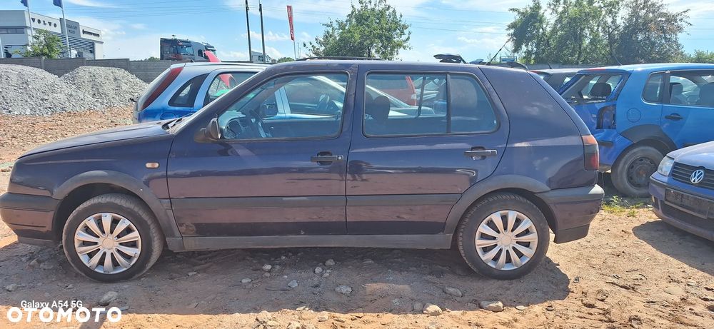 Volkswagen Golf Mk3 1.6 Benzyna Cały  Na Części - 3