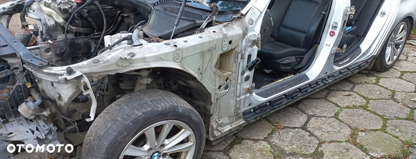 FARTUCH PRZEDNI LEWY BMW F11 520d KOMBI 354 2011