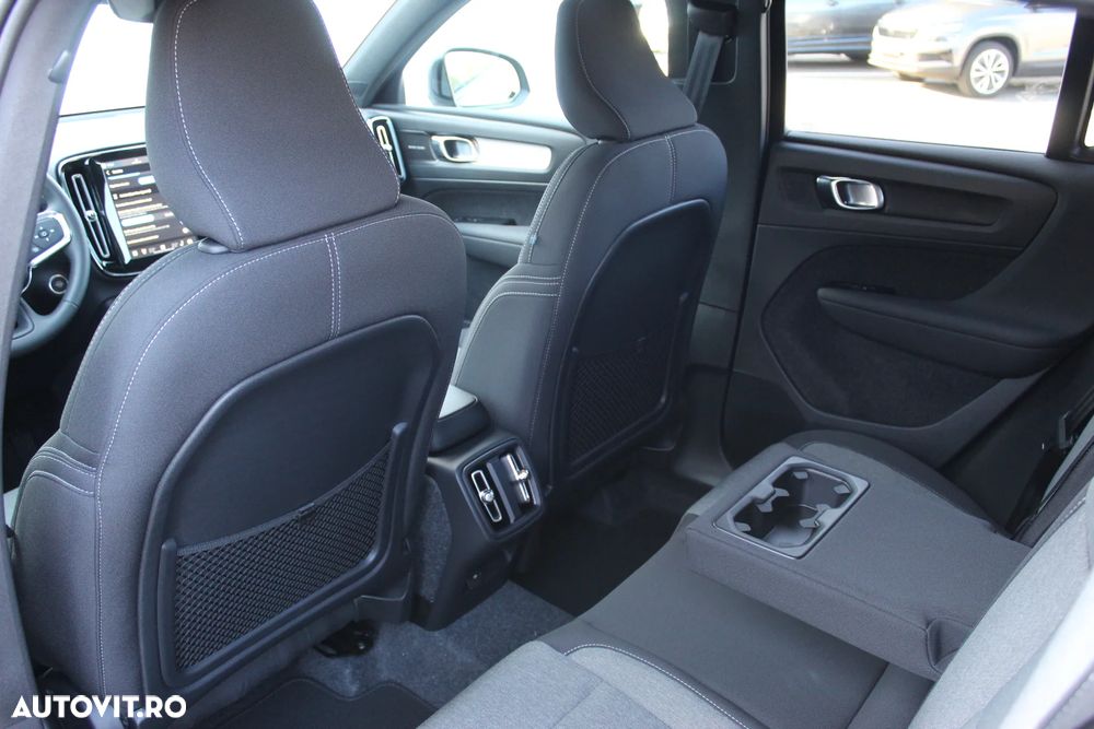 Volvo XC 40 B3 AT FWD MHEV Plus Dark - 27