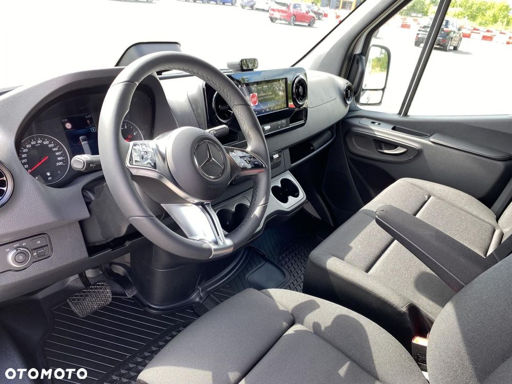 Mercedes-Benz Sprinter - 10
