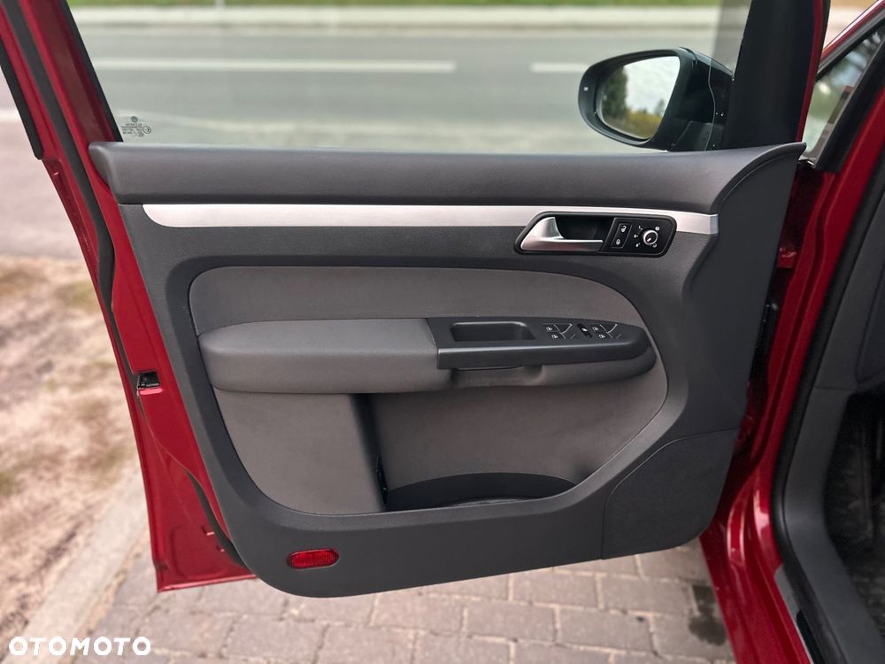 Volkswagen Touran - 17