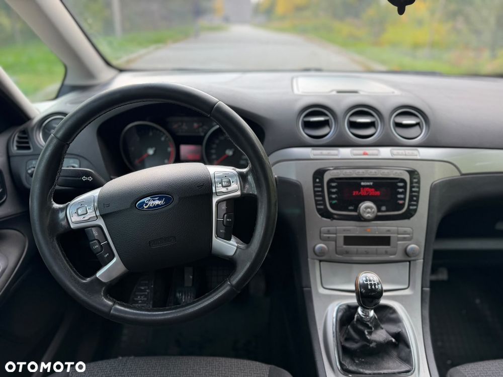 Ford Galaxy - 8