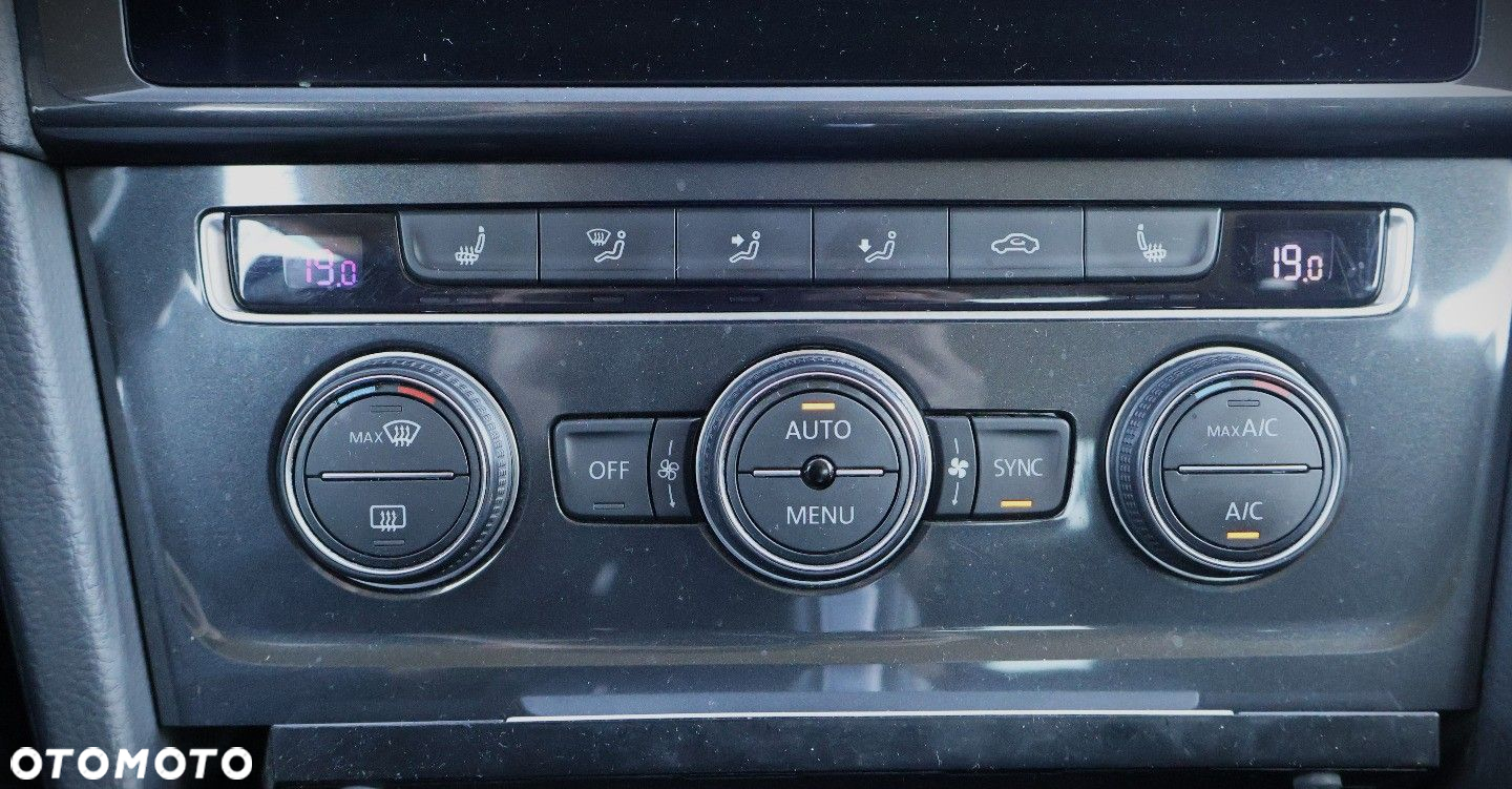 Volkswagen Golf - 25
