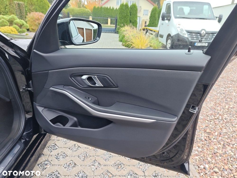 BMW Seria 3 318i - 28