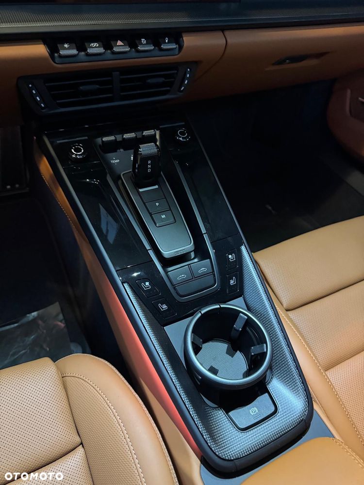 Porsche 911 Targa 4 GTS PDK - 12
