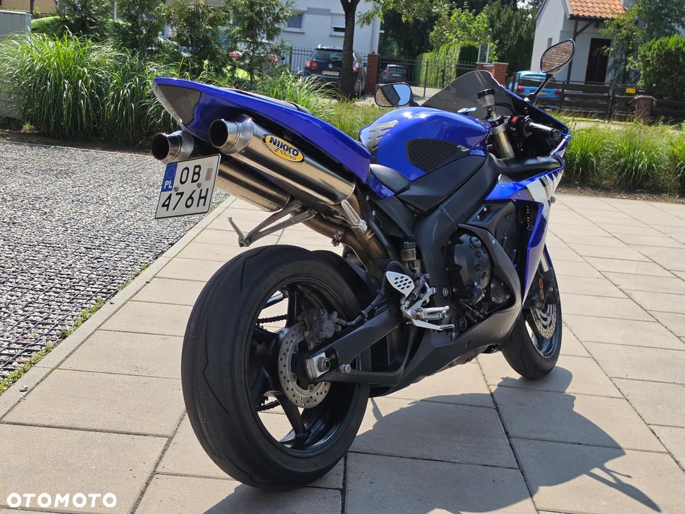 Yamaha R1 - 11