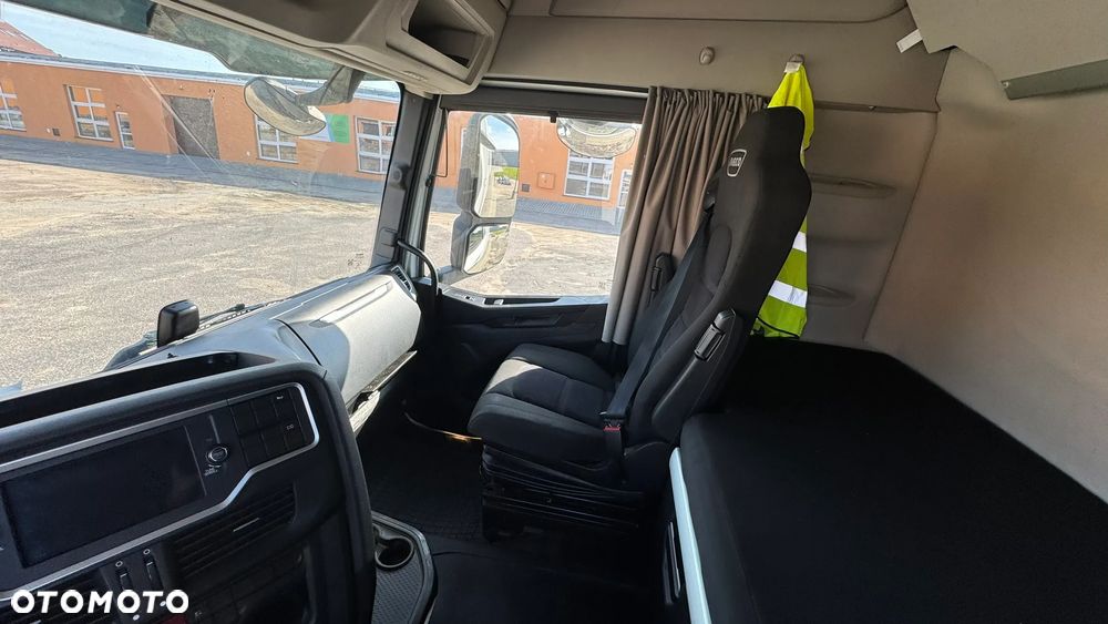 Iveco S-WAY 2LNG - 13