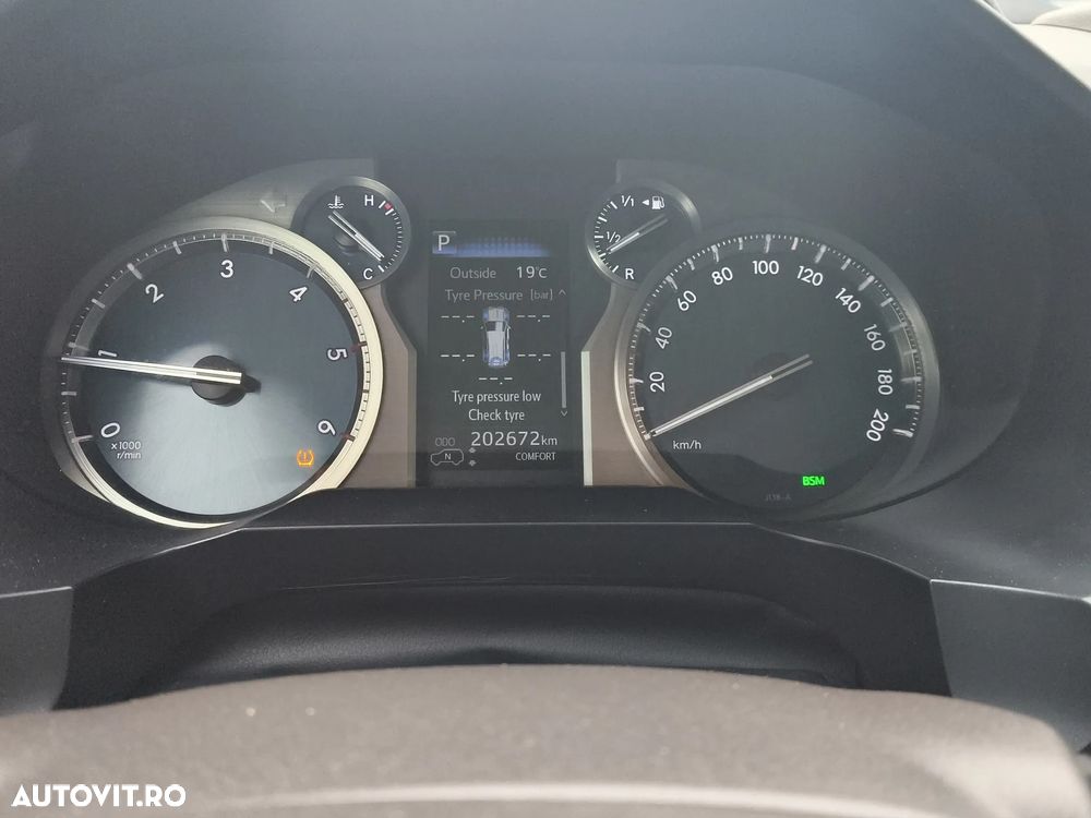 Toyota Land Cruiser - 10