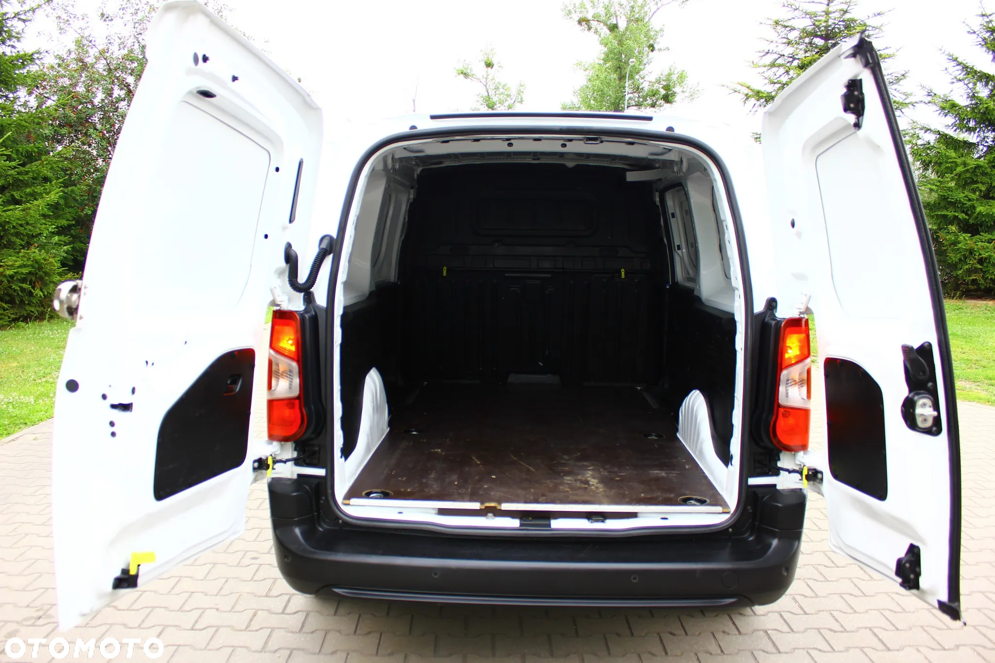 Opel Combo 1.5 CDTI 102KM LONG L2 3 OSOBOWY  NAVIGACJA KAMERA COFANIA CLIMATRONIC DWUSTREFOWY - 35