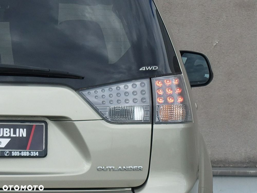 Mitsubishi Outlander 2.4 4WD Inform - 27