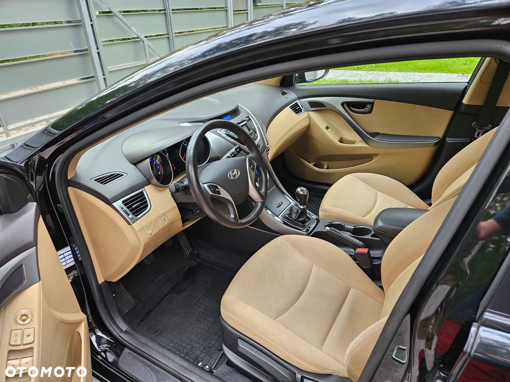 Hyundai Elantra 1.6 Comfort - 5
