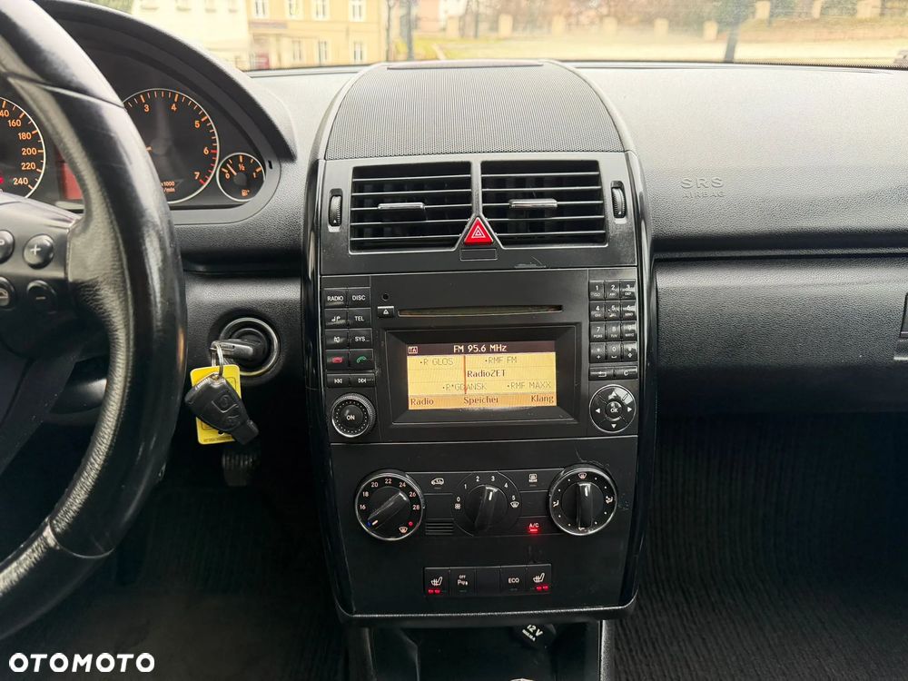 Mercedes-Benz Klasa A 150 BlueEFFICIENCY Elegance - 31