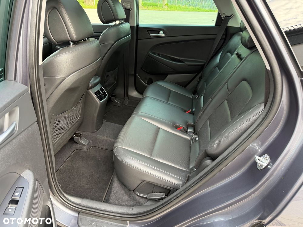Hyundai Tucson 2.0 CRDI 4WD Automatik Premium - 26