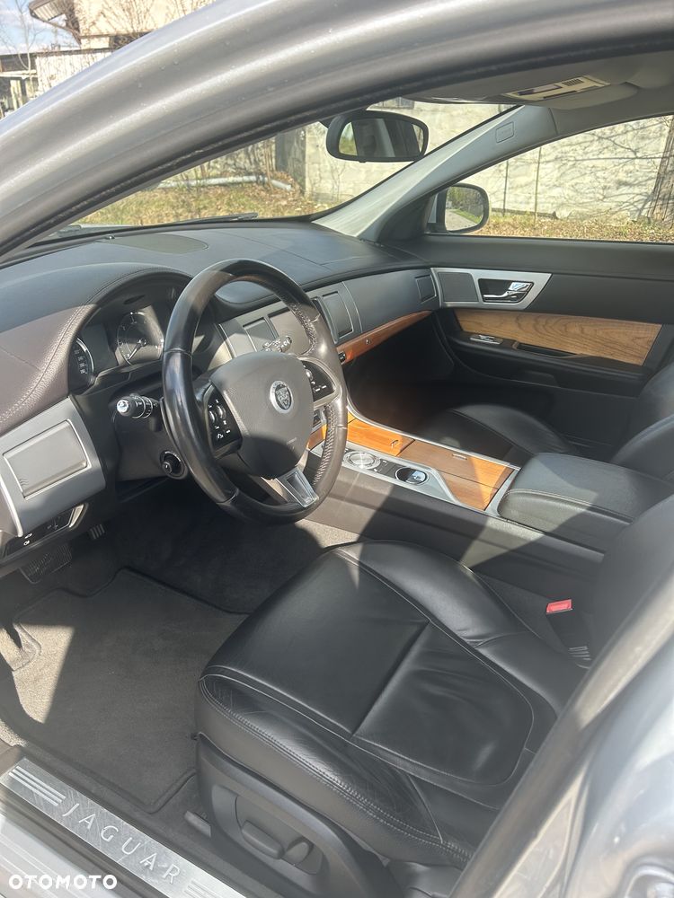 Jaguar XF 2.2 D Luxury - 12