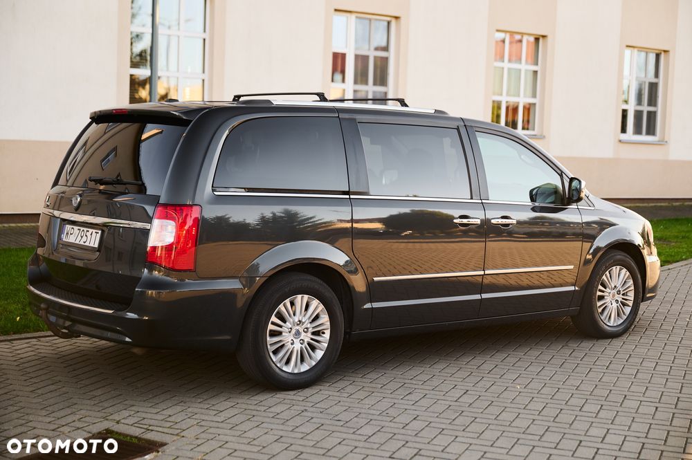 Lancia Voyager - 11