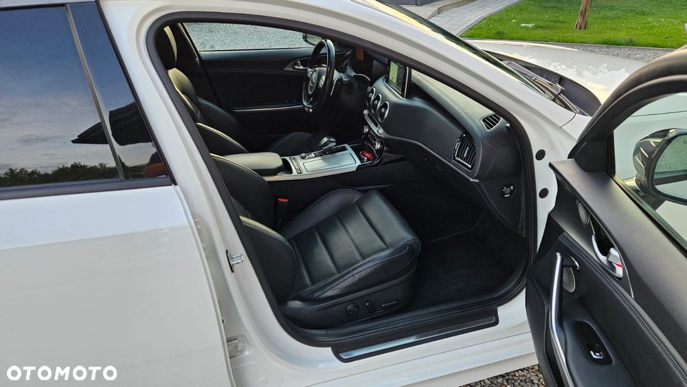 Kia Stinger 3.3 T-GDI AWD GT - 28