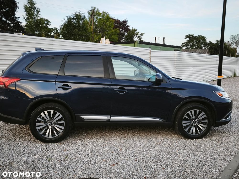 Mitsubishi Outlander - 12