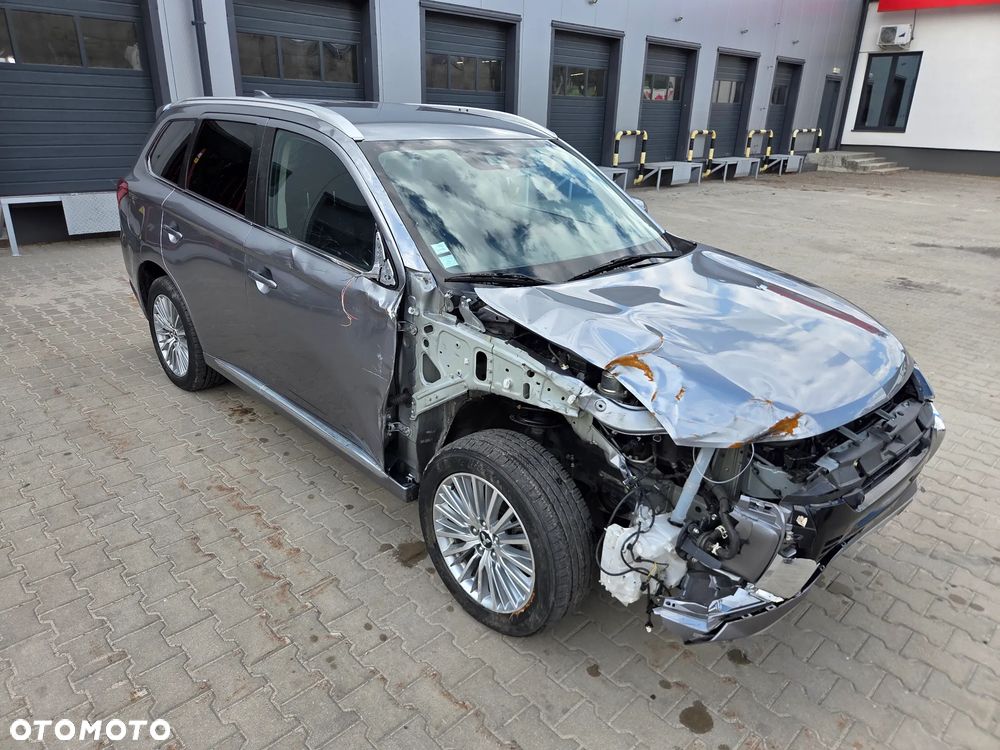 Mitsubishi Outlander - 11