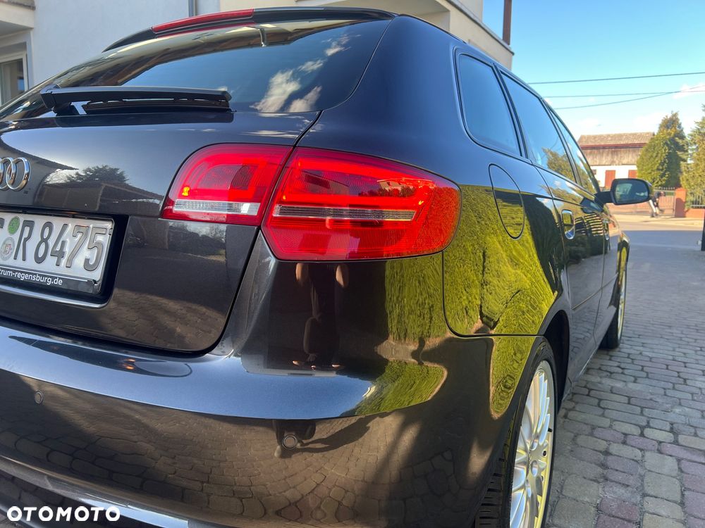 Audi A3 Sportback 1.6 TDI DPF S line Sportpaket - 12