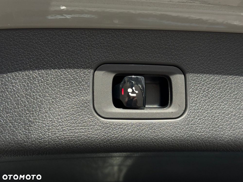 Mercedes-Benz GLC - 33