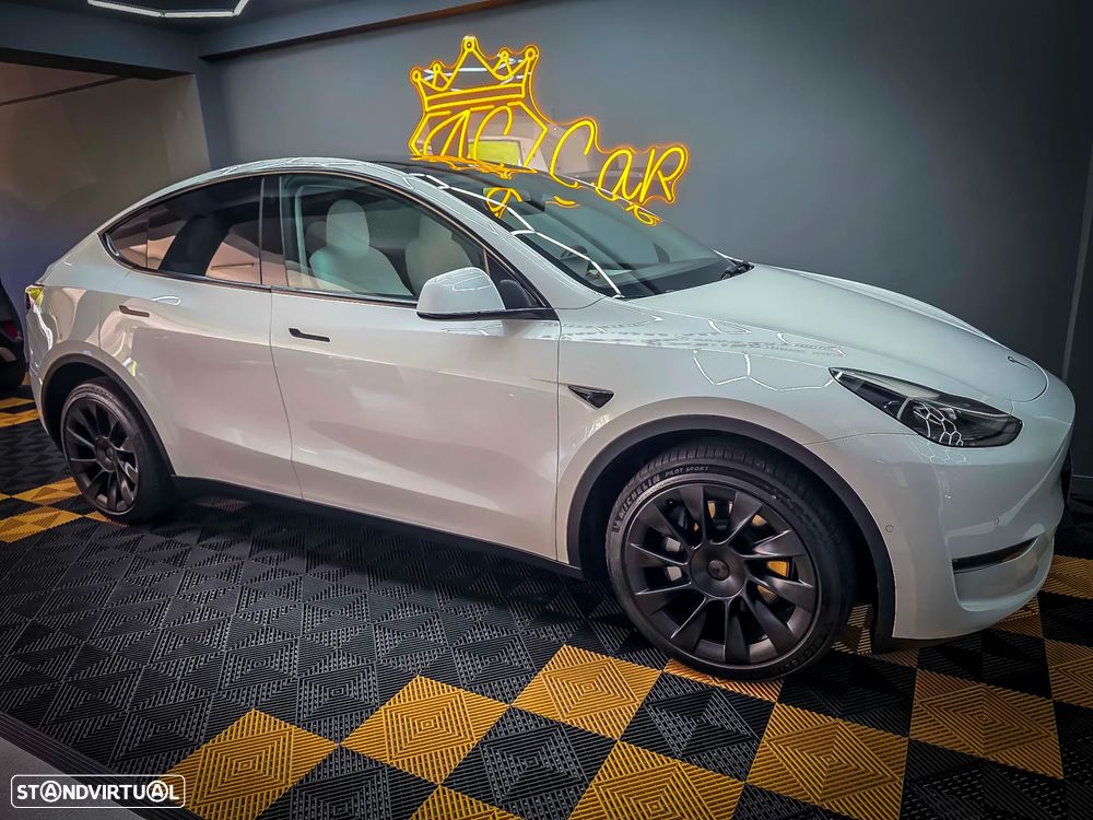 Tesla Model Y Long Range Dual Motor AWD - 9