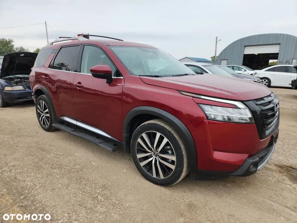 Nissan Pathfinder - 3