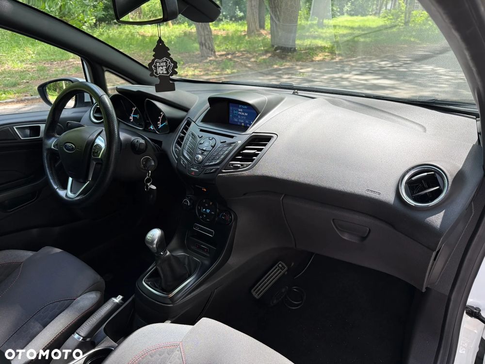 Ford Fiesta - 25