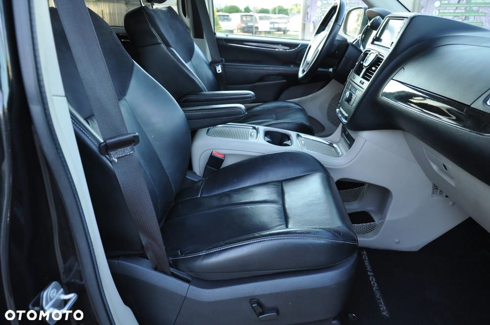Chrysler Town & Country 3.6 Limited - 24
