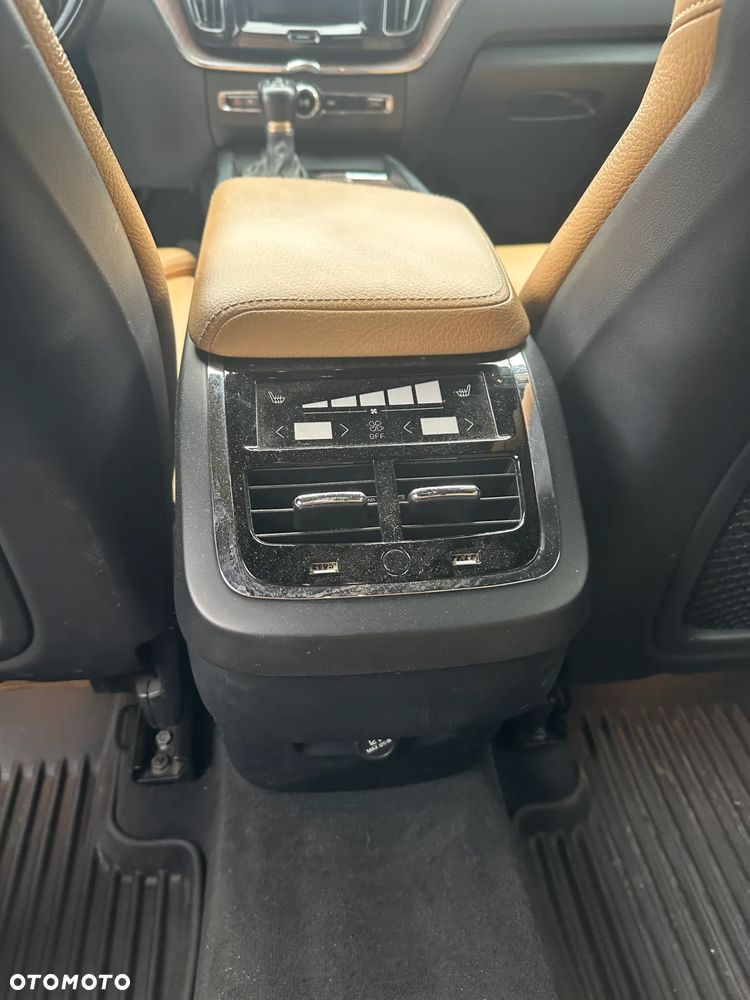 Volvo XC 60 D5 AWD Geartronic Inscription - 11