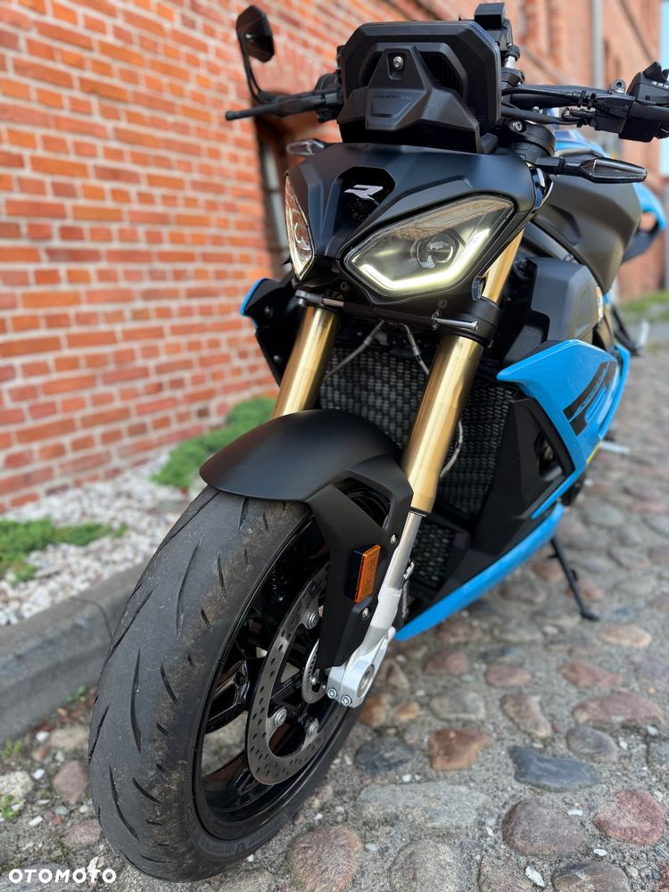 BMW S - 11