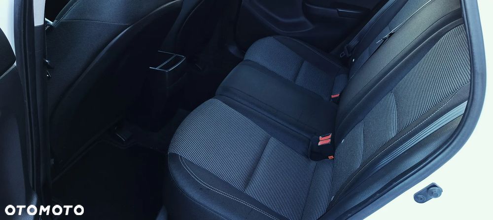 Hyundai i30 blue 1.4 Style - 11