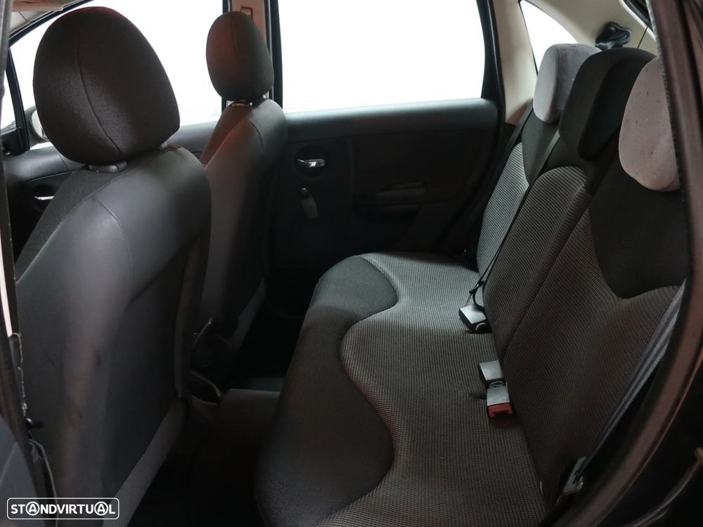 Citroën C3 1.4 HDi SX + - 14