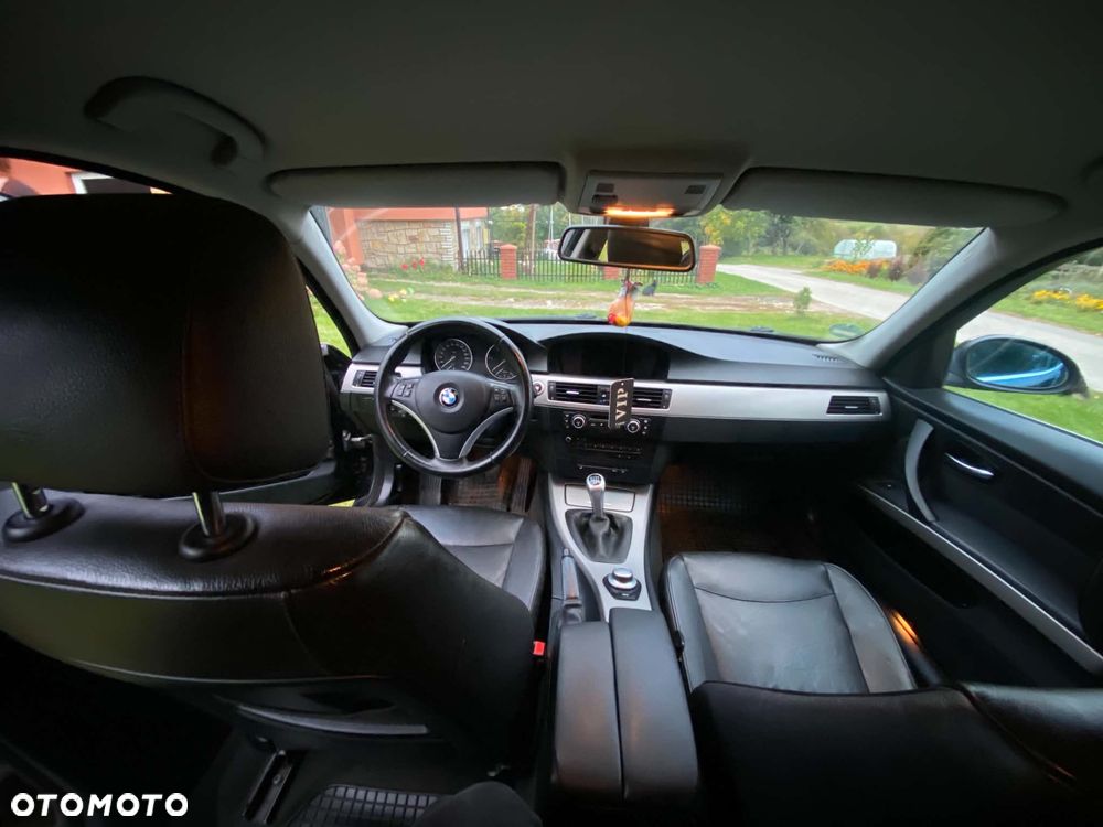 BMW E90 2007 photo 2
