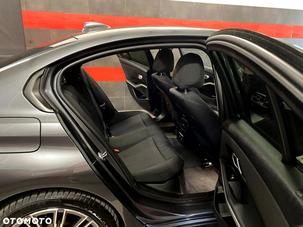 BMW Seria 3 320d Sport - 24