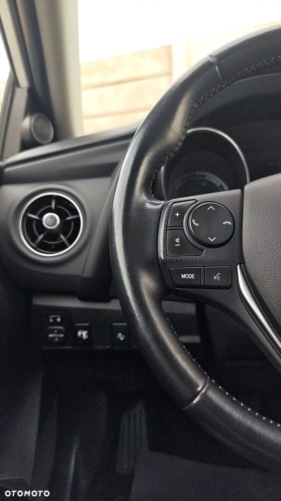 Toyota Auris 1.8 HSD Luna - 33