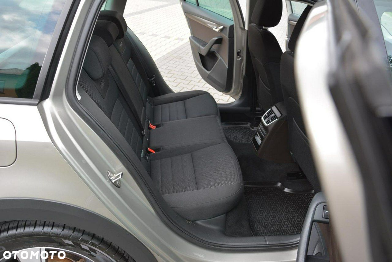 Skoda Octavia Combi 2.0 TDI 4x4 DSG Scout - 16