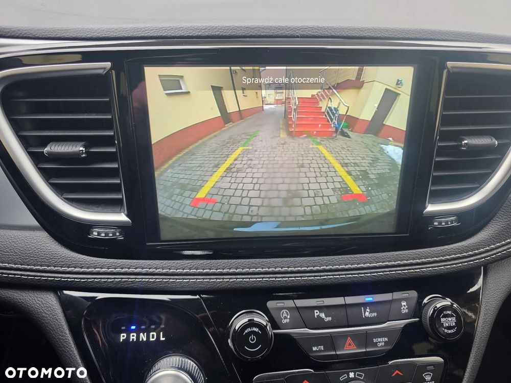 Chrysler Pacifica - 31