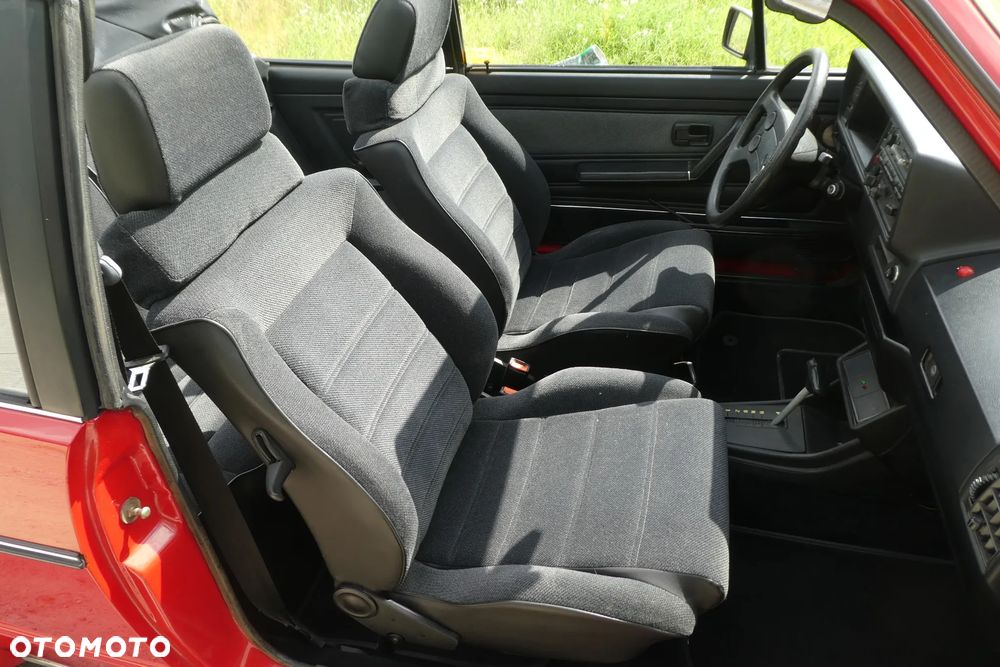 Volkswagen Golf 1.6 Base / C - 29