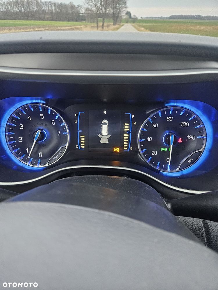 Chrysler Pacifica - 2