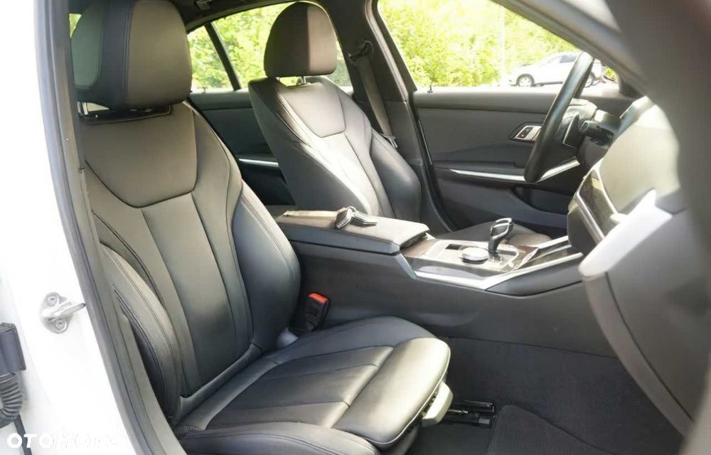 BMW Seria 3 330i xDrive Luxury Line - 12