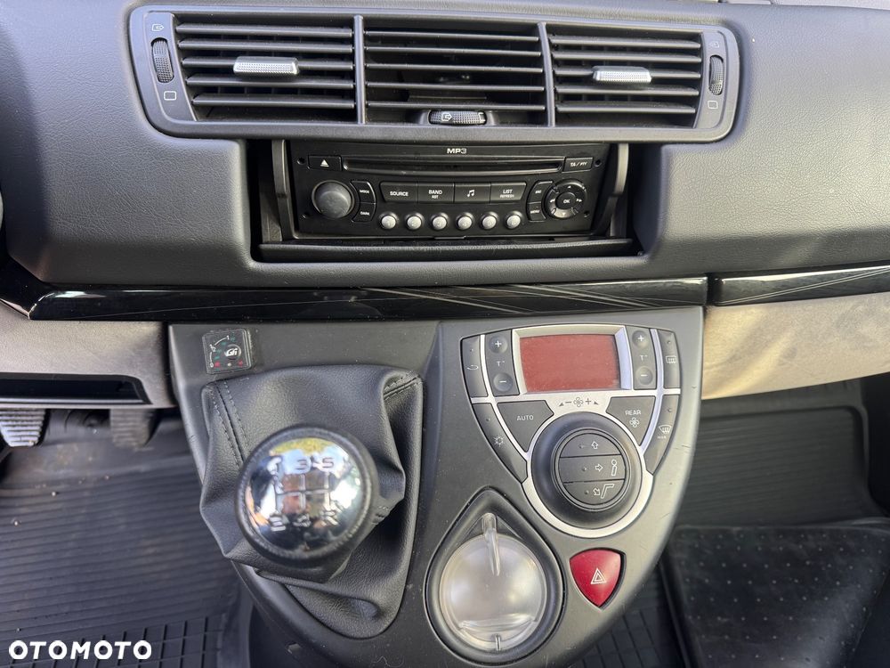 Citroën C8 2.0 16V Confort - 18