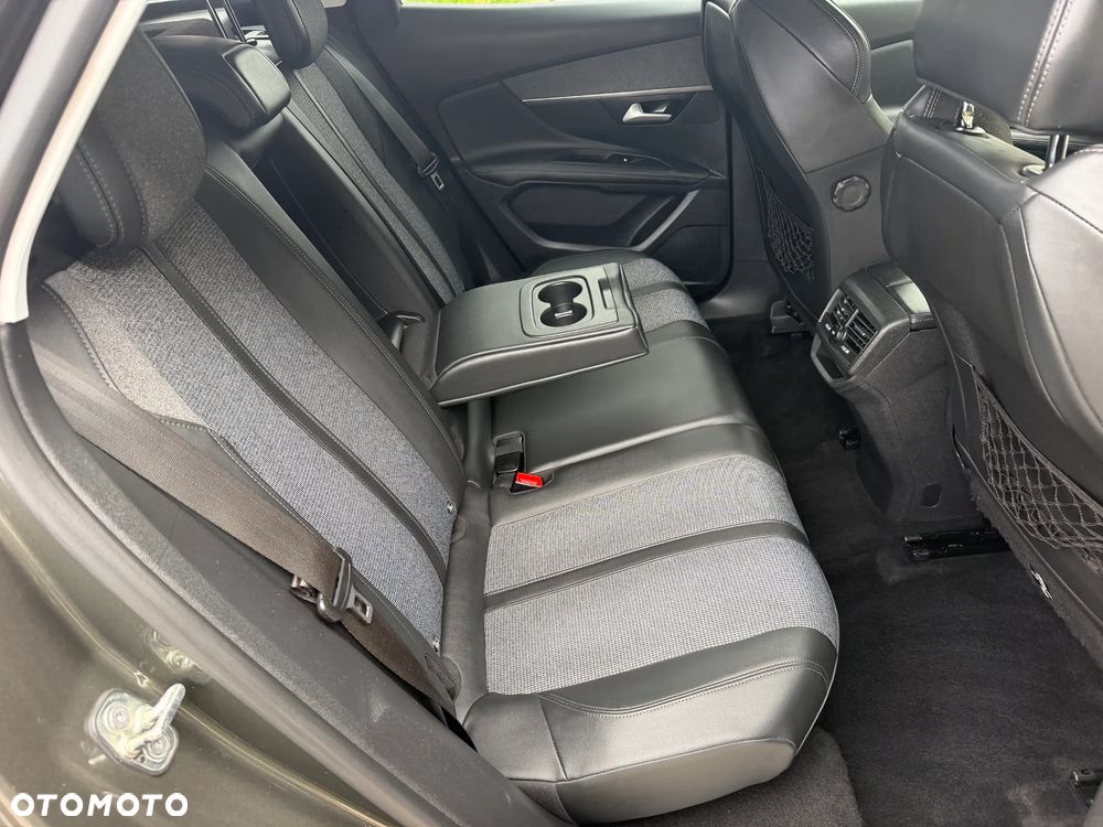Peugeot 3008 1.2 PureTech Allure Pack S&S - 17