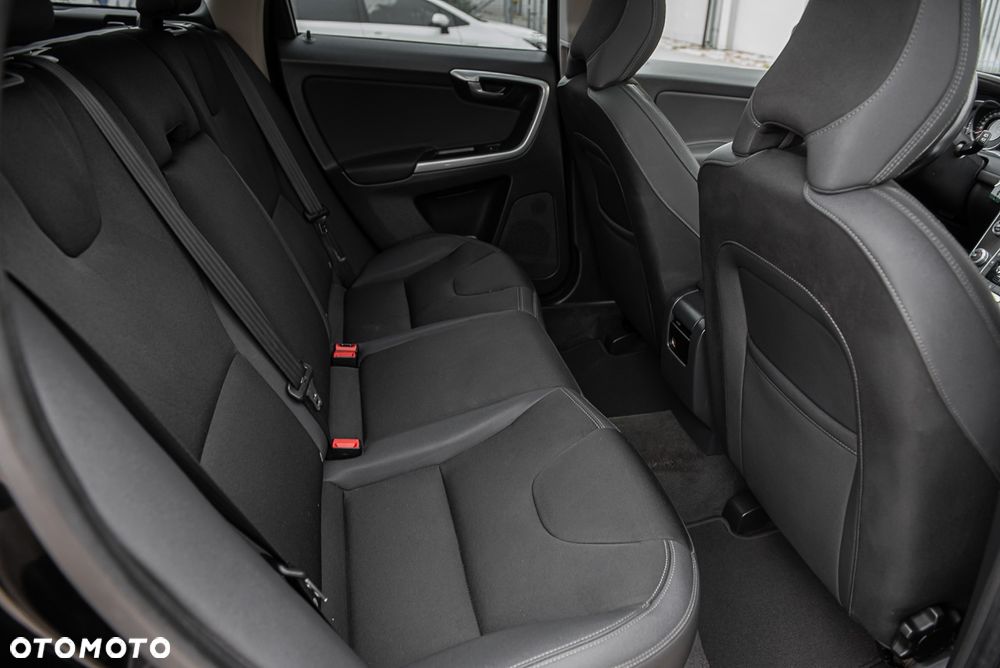 Volvo XC 60 D4 Momentum - 22