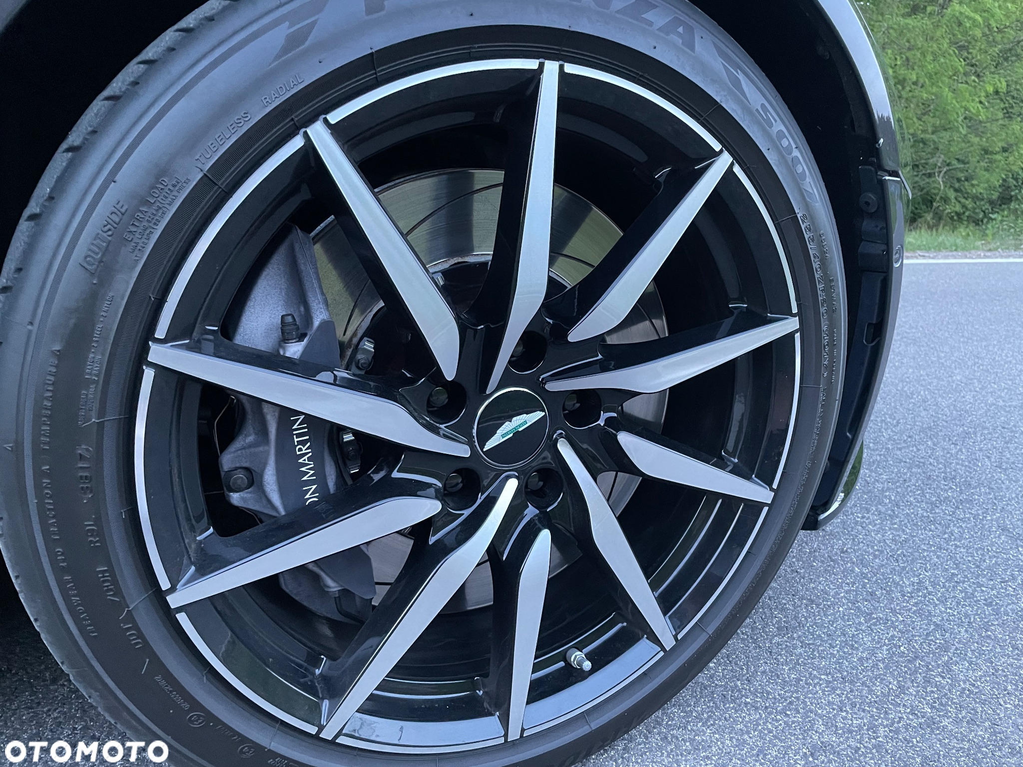 Aston Martin DB11 V8 - 14