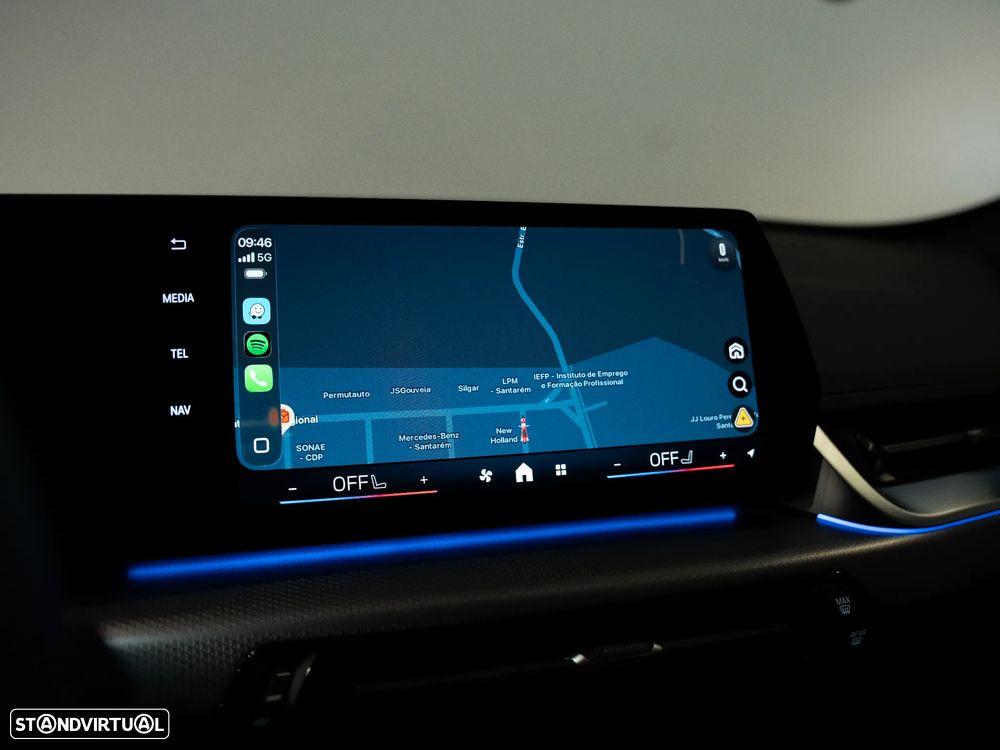 BMW iX1 eDrive20 Pack Desportivo M - 11
