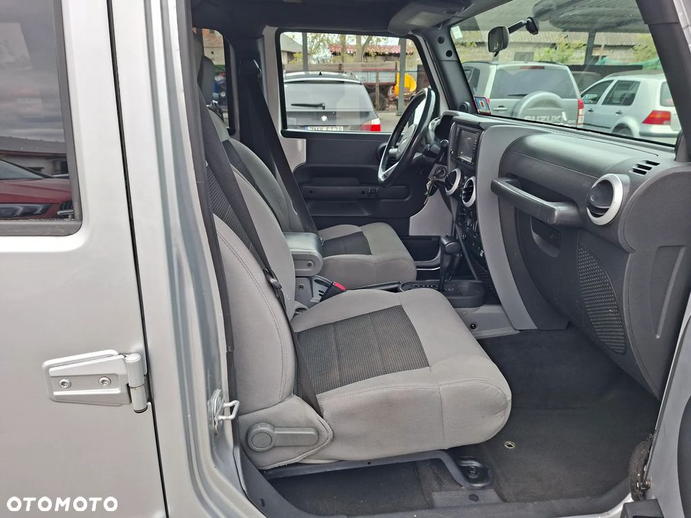 Jeep Wrangler Unlimited 3.8 Sahara - 10