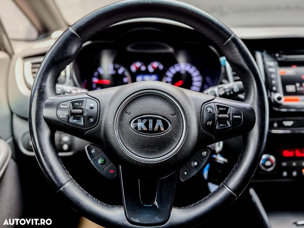 Kia Carens - 16
