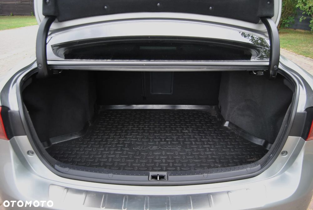 Toyota Avensis 1.8 Sol NAVI - 13